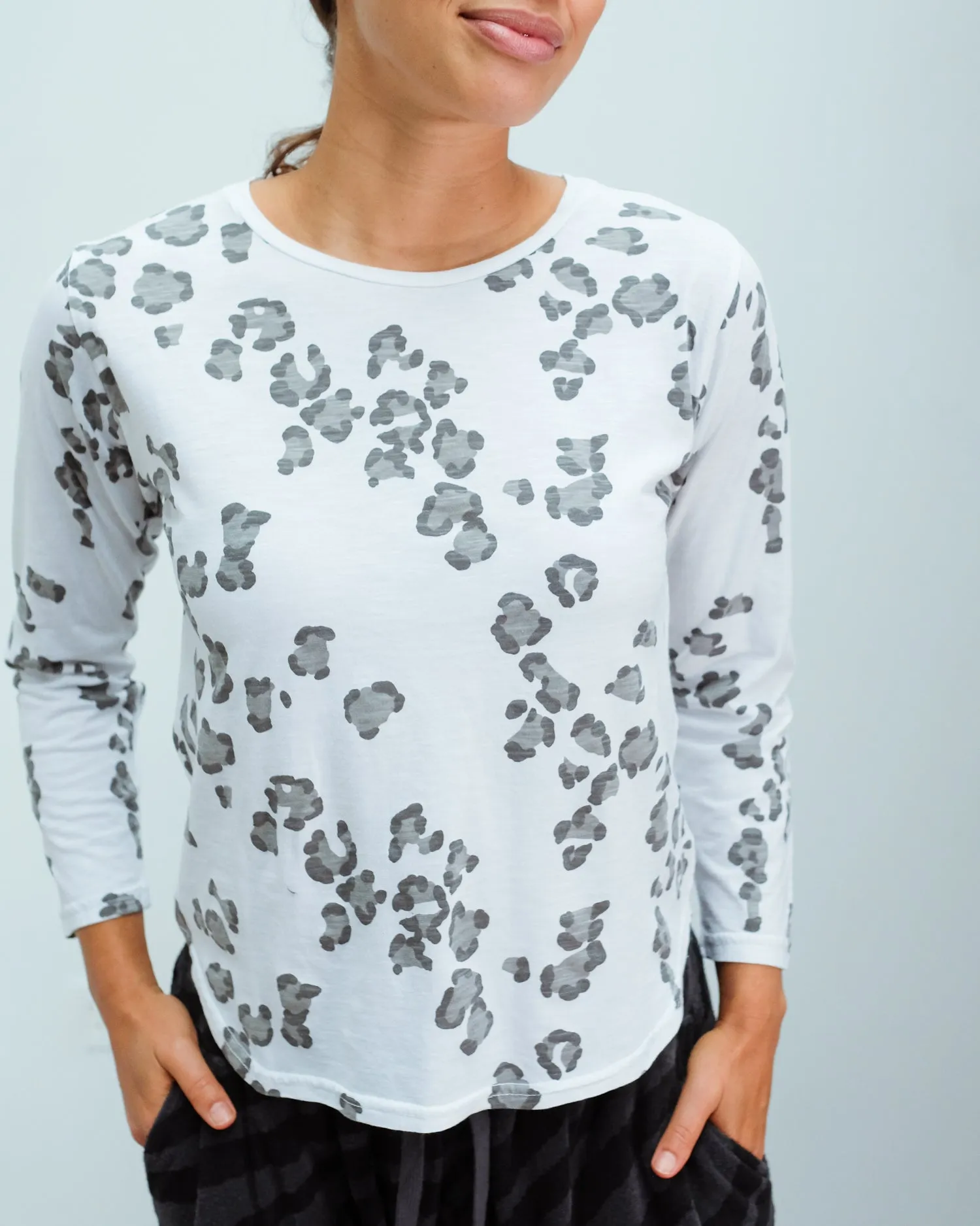 JU Leopard tee in white